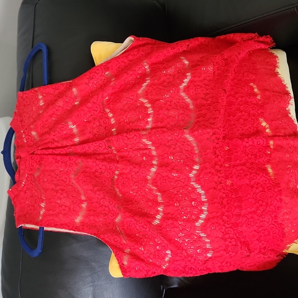 Red lace blouse - Picture 5 of 7